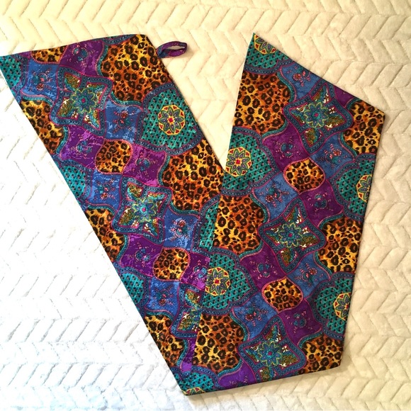 TWO Vintage Silky 80’s Scarves - Picture 4 of 16